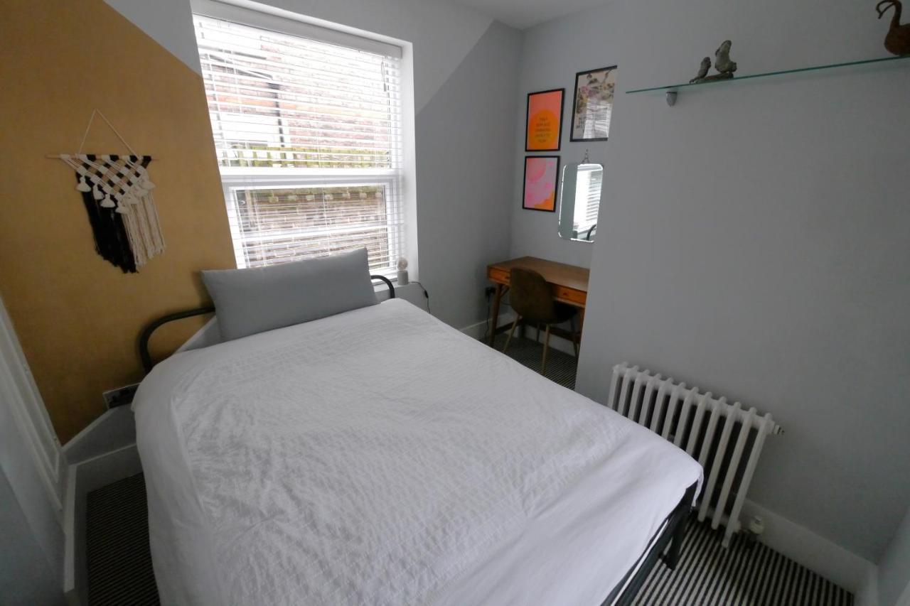 Quirky Spacious Ground Floor Victorian Garden Flat Γουόρδινγκ Εξωτερικό φωτογραφία