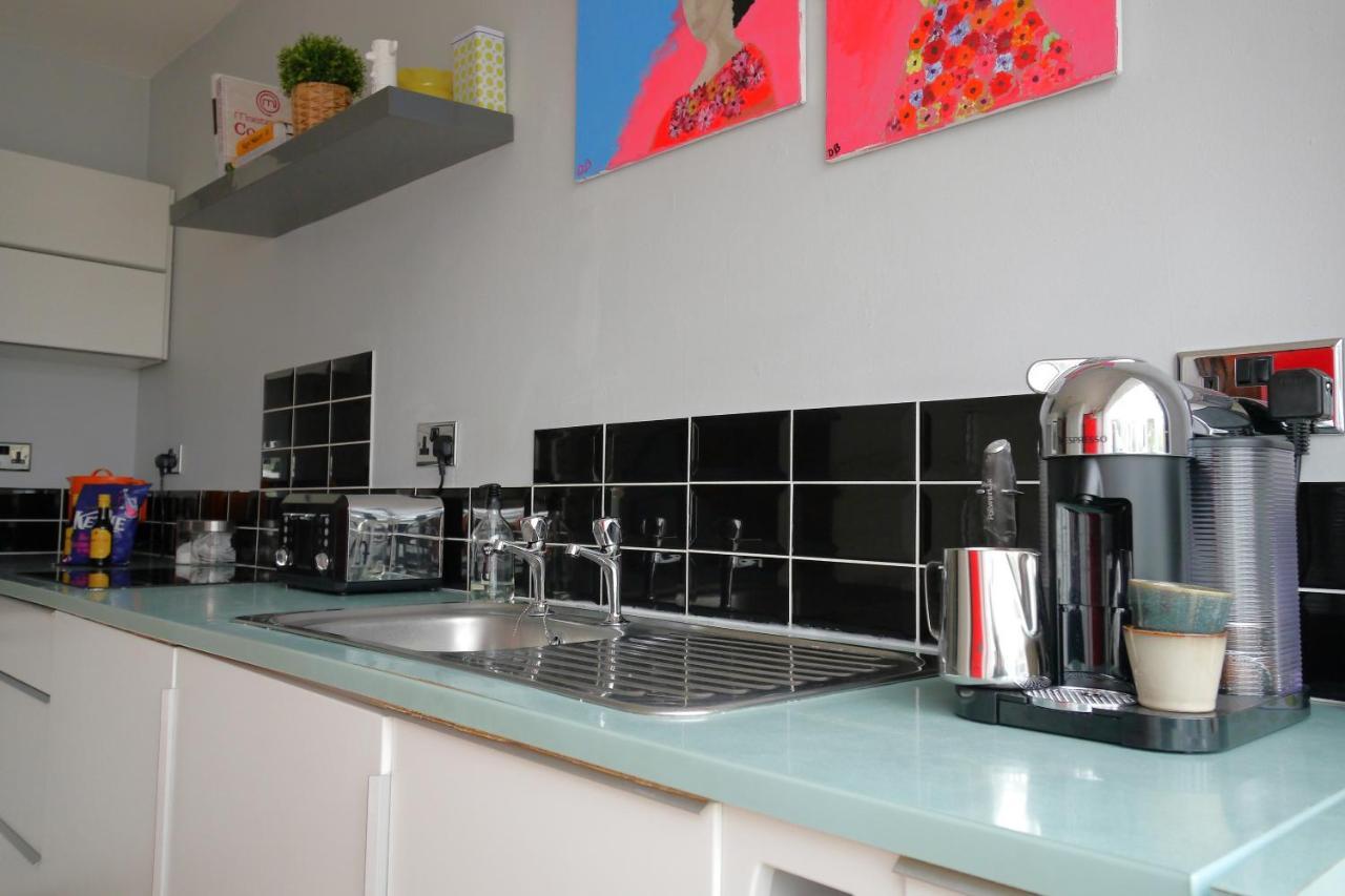 Quirky Spacious Ground Floor Victorian Garden Flat Γουόρδινγκ Εξωτερικό φωτογραφία